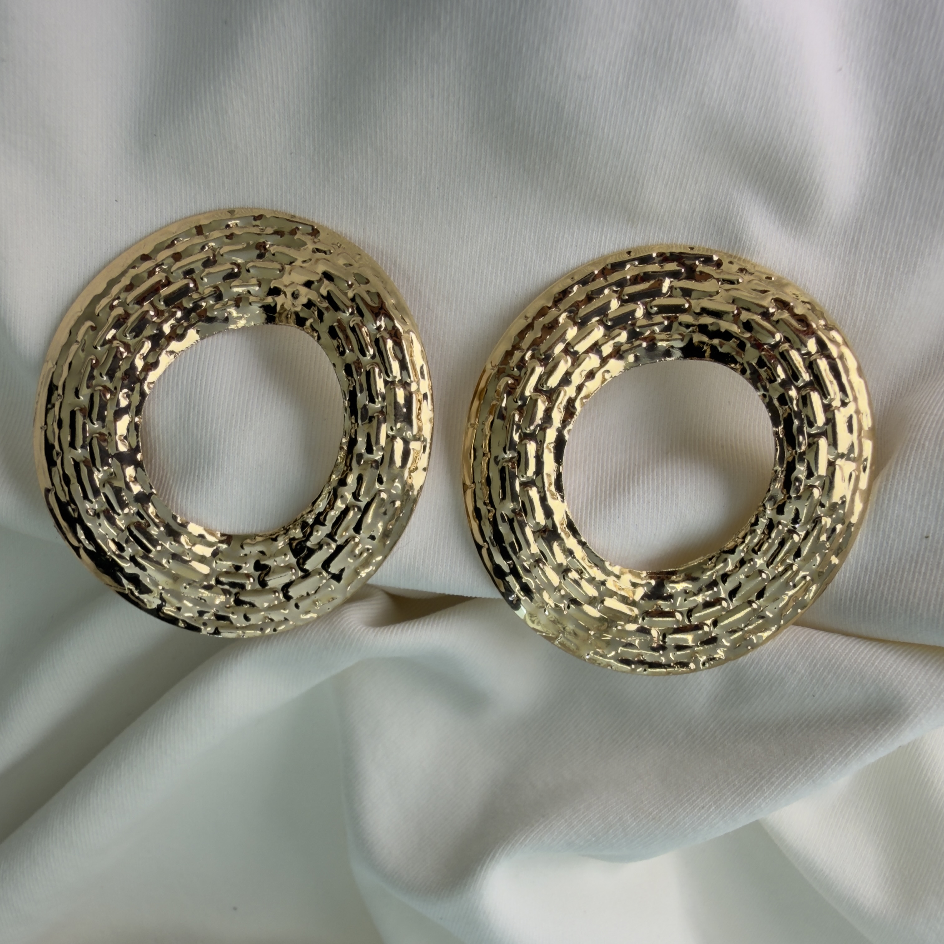 Brinco Texturizado Dourado