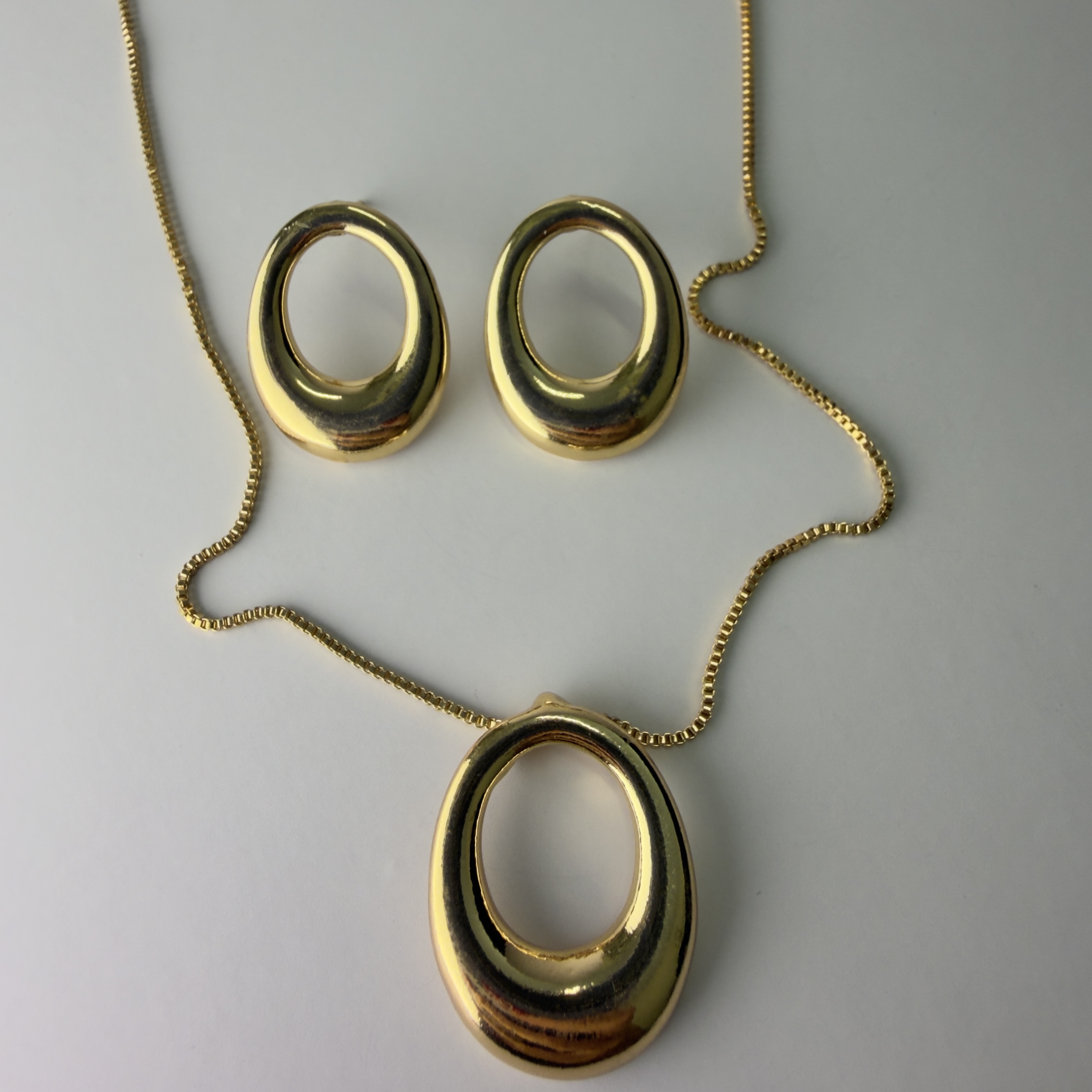 Conjunto Oval Dourado