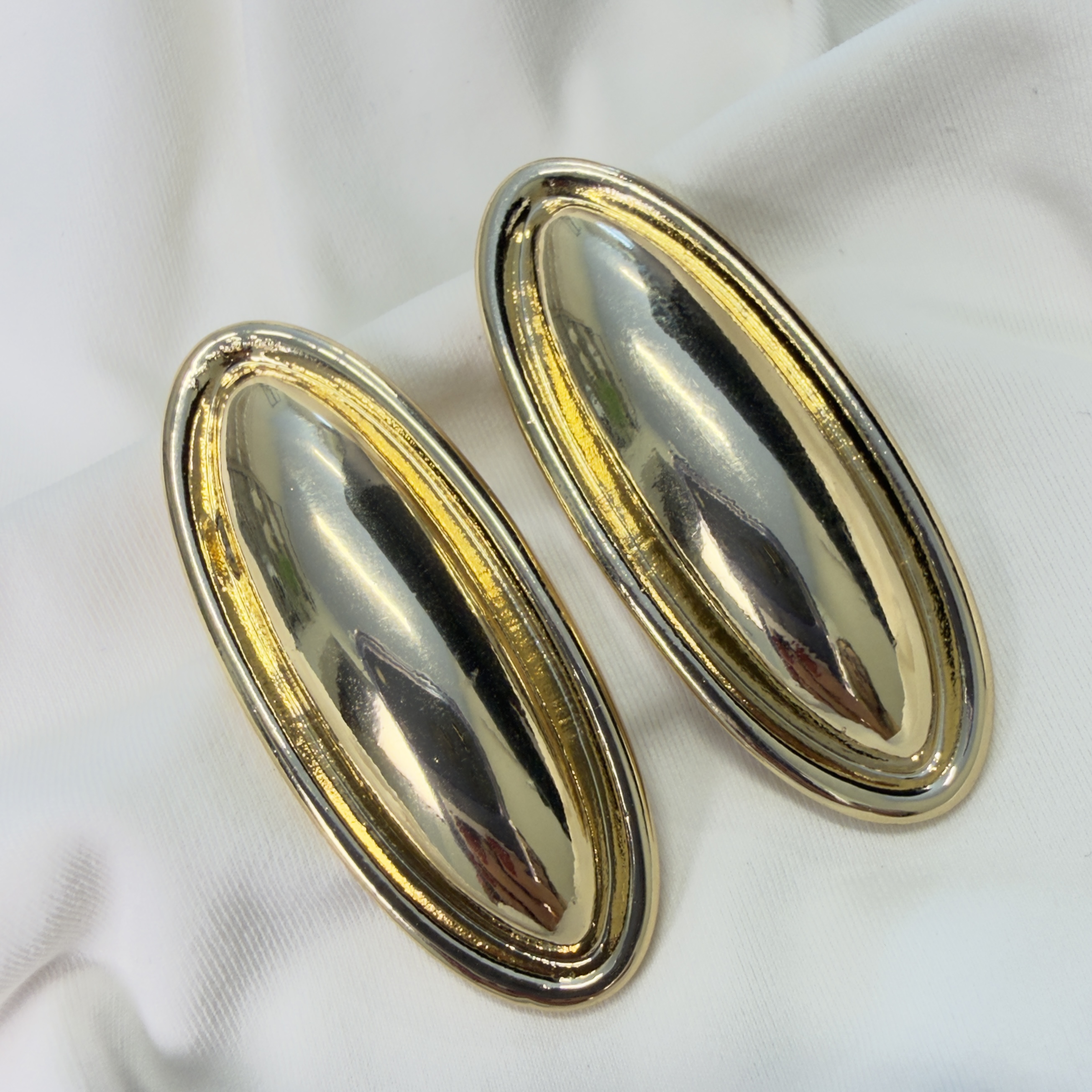 Brinco Oval Aurea Dourado